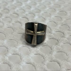 Versani cross ring